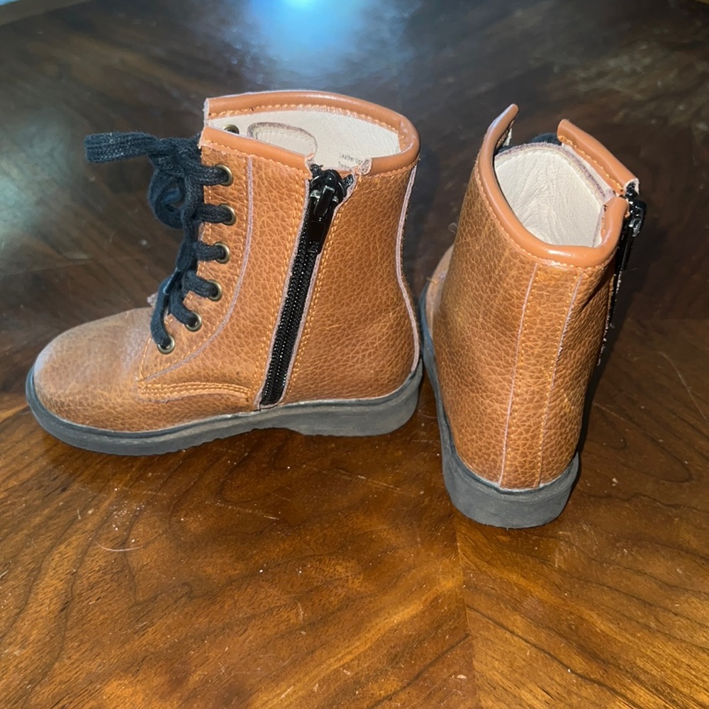 Monkey feet Boots